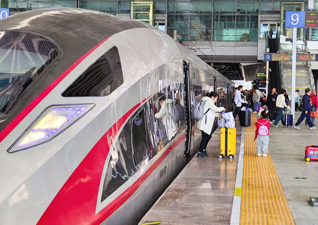 应对客流高峰加开列车512列,今日广铁预计发送旅客超