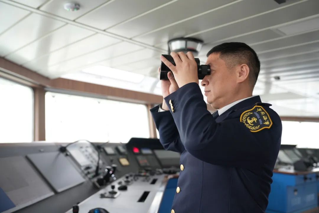 巡航万里碧波 守护万家灯火 ——记全国最大海巡船"海巡09"船长冯剑群