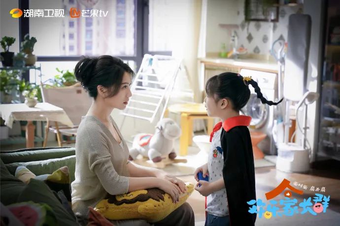 人育儿理念如何"趋同",家长与父母愈发紧密的关系,倒是非常适合全家老