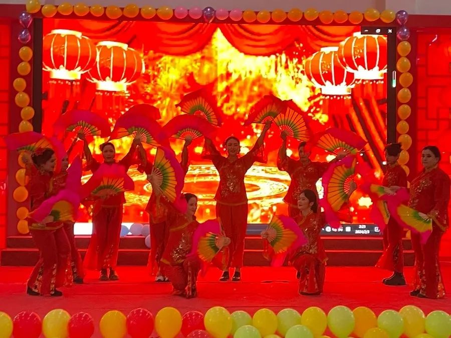 欢歌笑语迎新年!