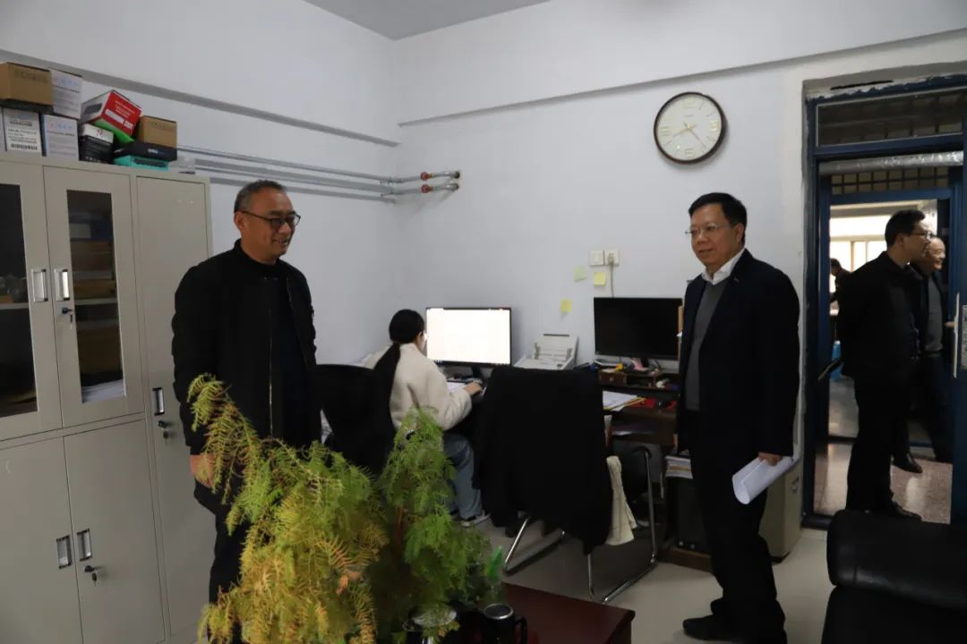 春节后开工首日|川汇区法院党组书记,院长徐林带领班子成员慰问全体