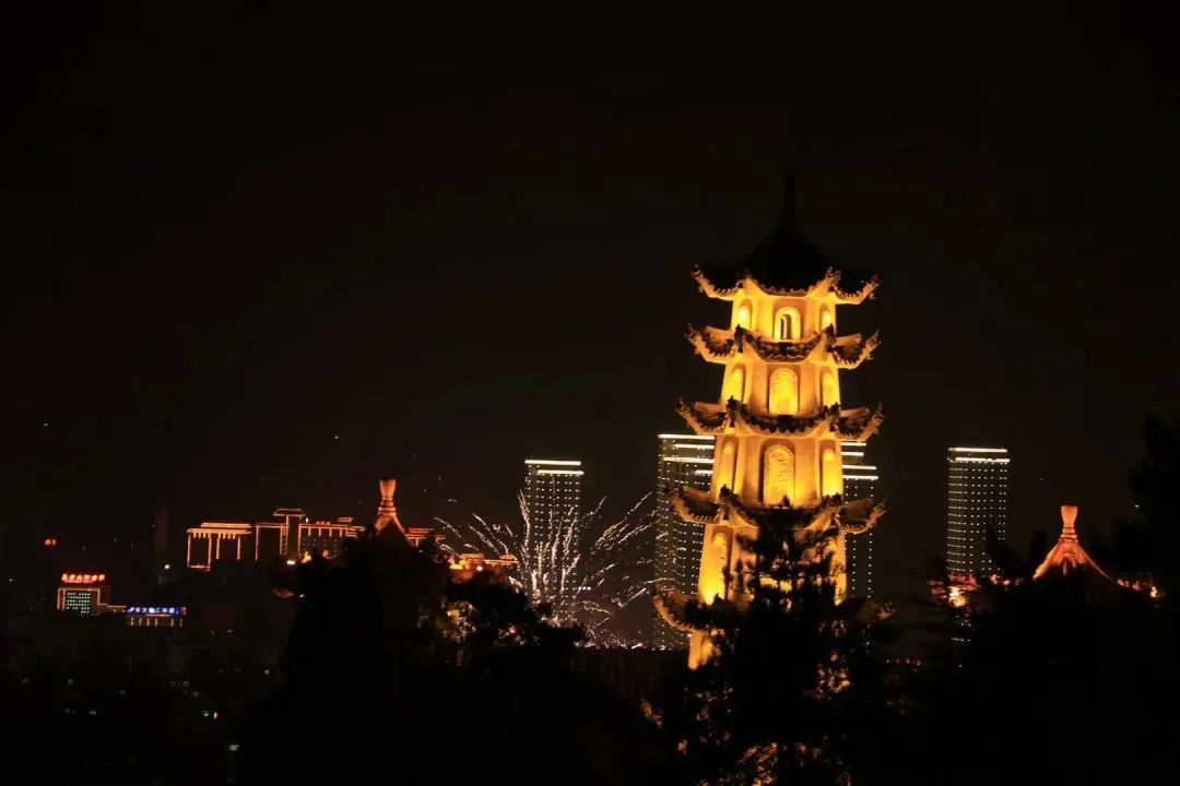 灯火璀璨!临洮,你怎么这么好看～_澎湃号·政务_澎湃新闻-the paper