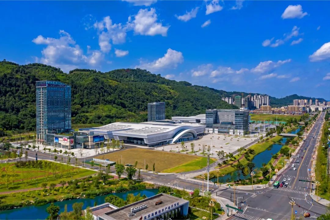 宜宾国际会展中心正是优质营商环境的加持,宜宾立足产业风口招引的