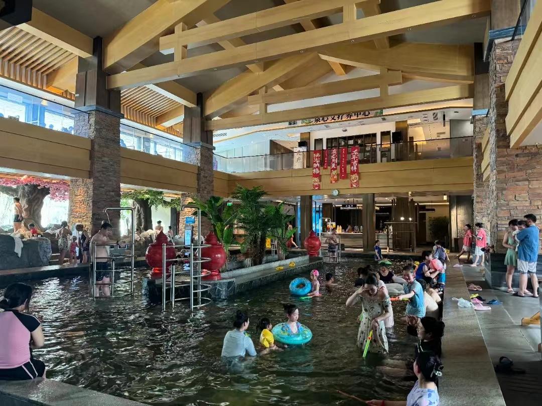 春节期间,筹划了"来庐江,住民宿,泡温泉,放烟花"系列活动,推出三条2天