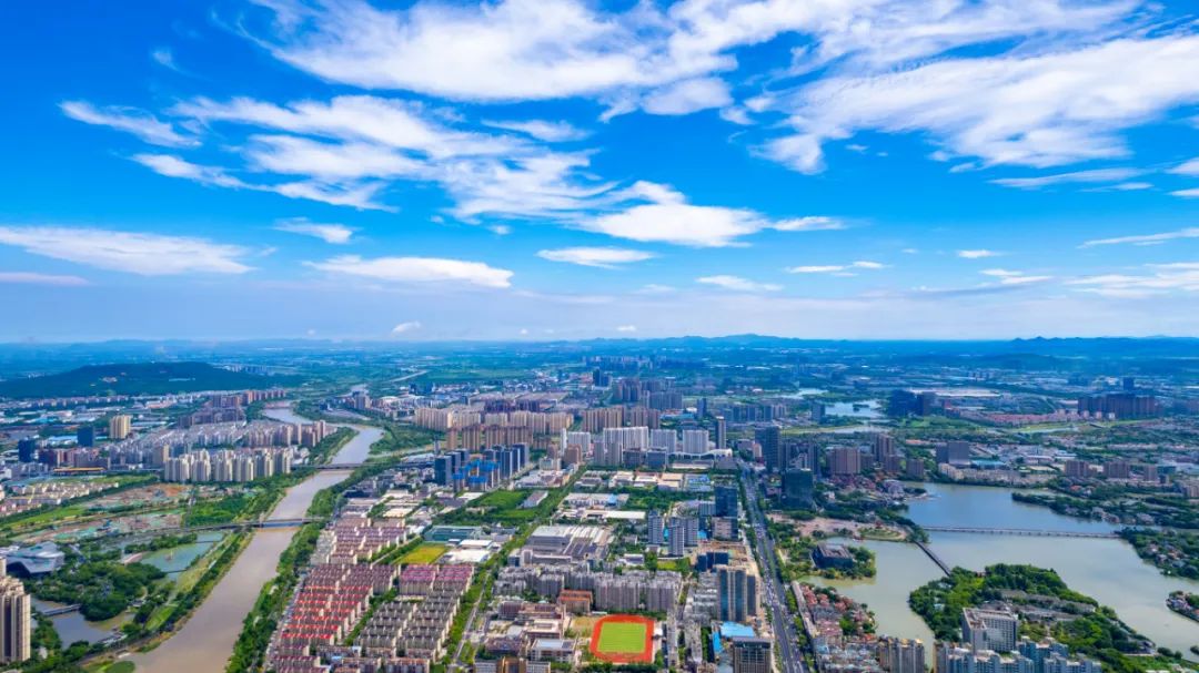 "2月18日上午,在江宁区市民中心,手持各种证件材料前来咨询,办理业务