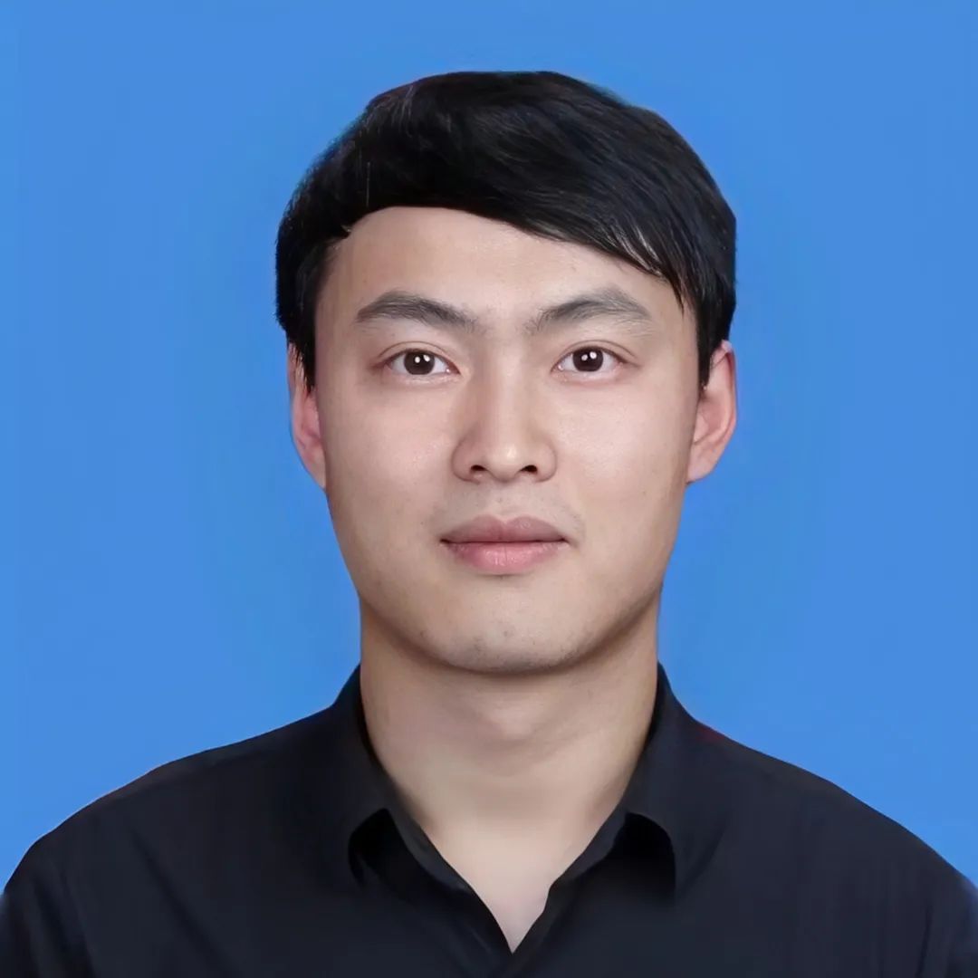 百里洲镇党委副书记,镇长 柯田击鼓催征,起跑冲刺.