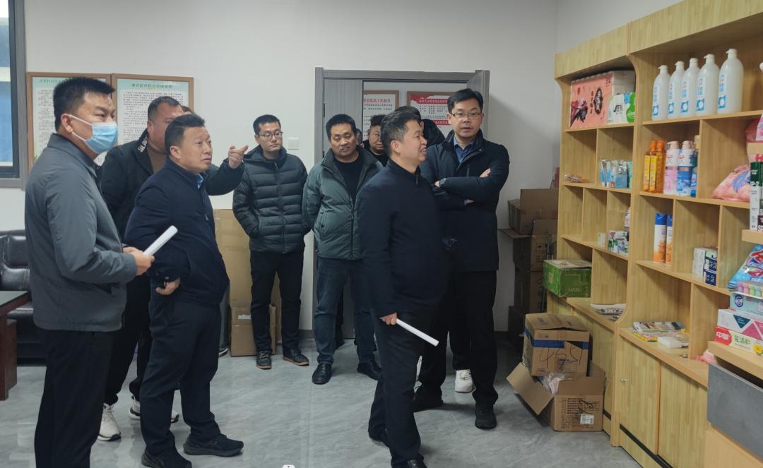 2月19日下午,区委常委,组织部长尚维志,副区长裴江涛带队督导调研乡村