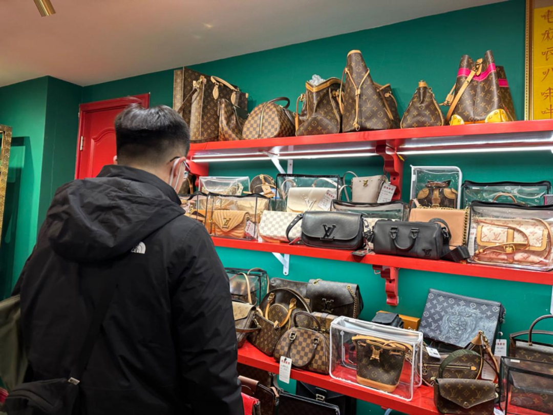 新春走基层 | 节日仪式感带动二手奢侈品走俏新春市场