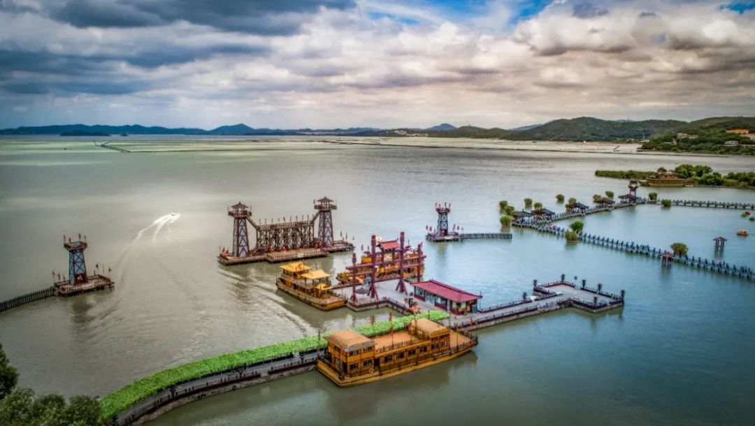 太湖景区人气爆棚的背后,是无锡持续推进太湖治理,不断提升太湖水质的