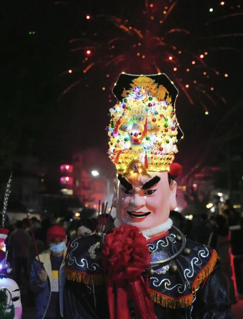 600万人冲进这座城,热度全国第一,游神的年味太诱人