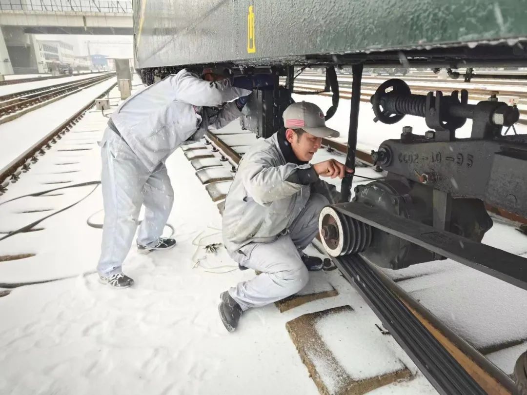 合肥车辆段对所有库内,异地存放的车辆排水情况进行专项检查确认,对