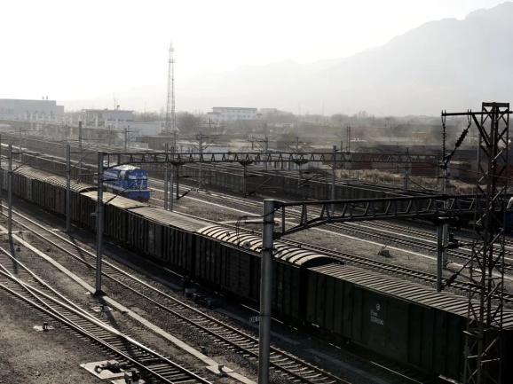 惠农车站地处宁夏和内蒙古分界处,是兰州铁路局银川车务段管内一等
