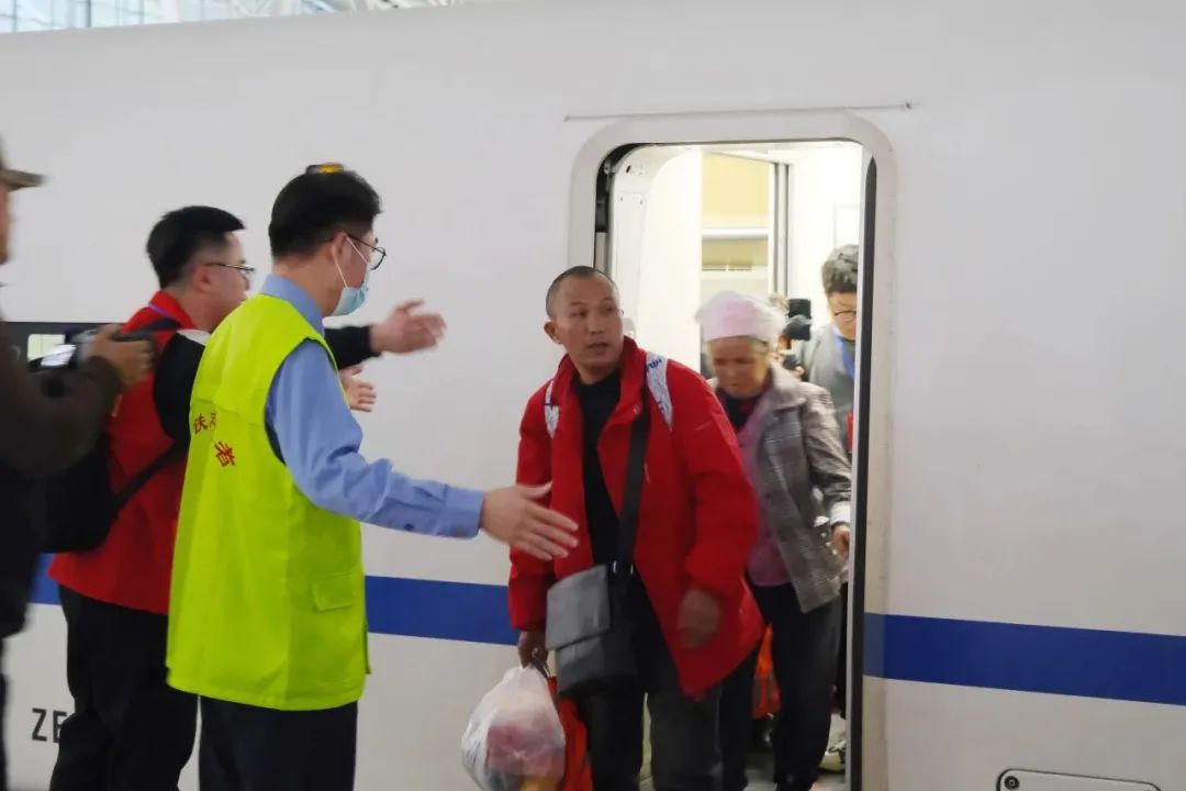 高铁专列接贵州老乡返粤复工_澎湃号·政务_澎湃新闻-the paper