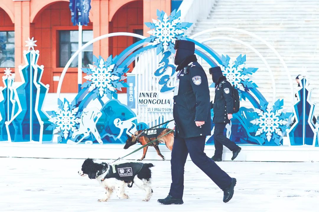 陈路坤 摄采访结束时,记者虽戴着帽子,却感觉耳朵已然冻伤,而巴尔虎