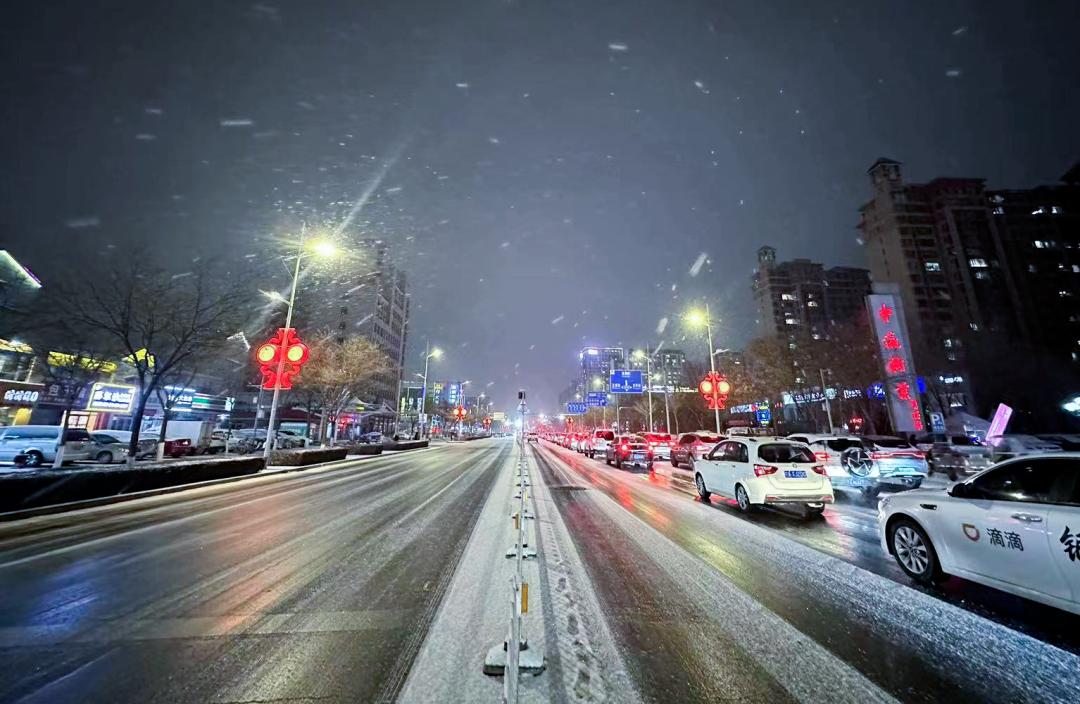 真实晚上路灯图片雪天图片