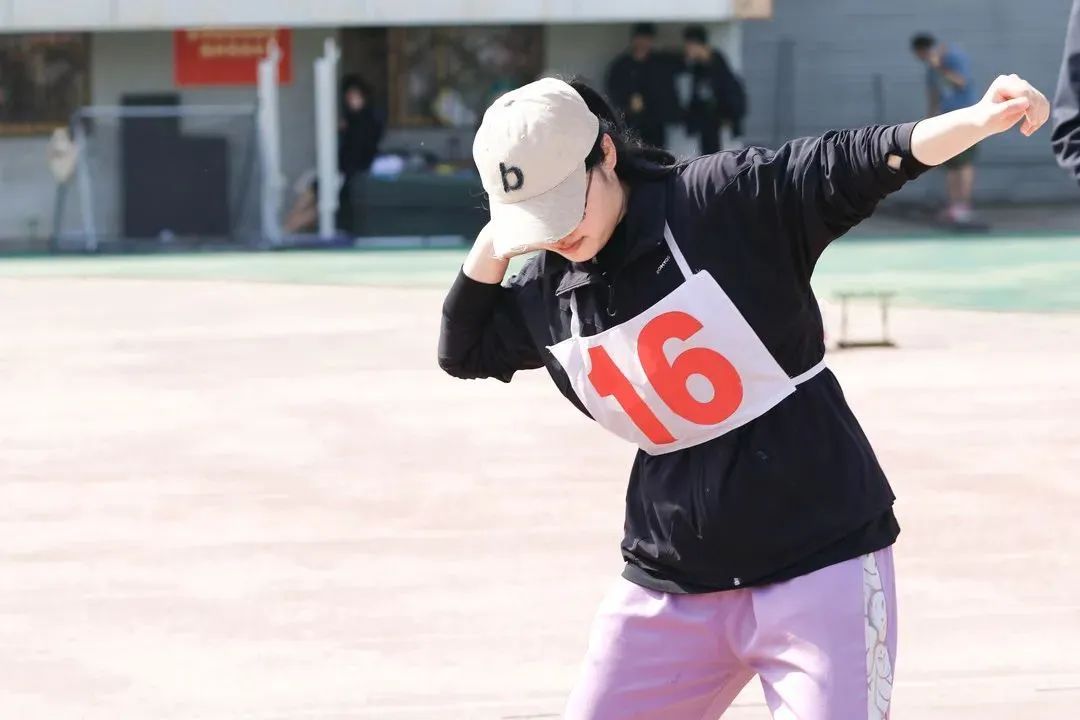 四月沉浸式体验西农的春天闲暇时安排一次校园游八教门前的花应该开了