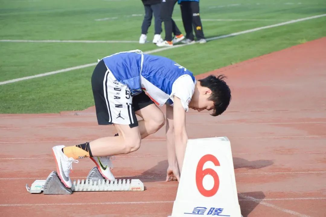 四月沉浸式体验西农的春天闲暇时安排一次校园游八教门前的花应该开了