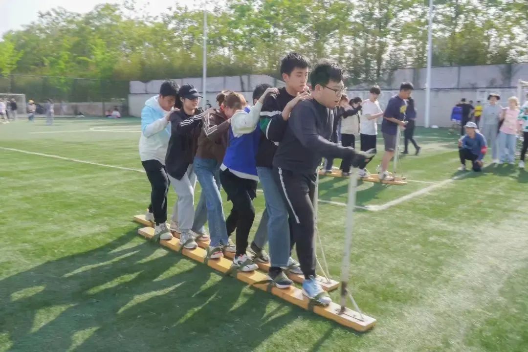 四月沉浸式体验西农的春天闲暇时安排一次校园游八教门前的花应该开了