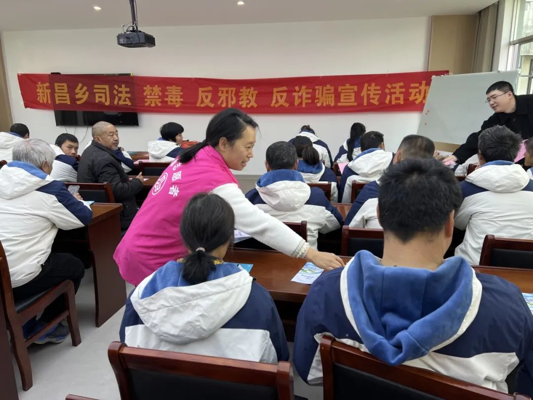 各级妇联组织抓住春节期间外出人员返乡的有利时机,通过发放宣传资料