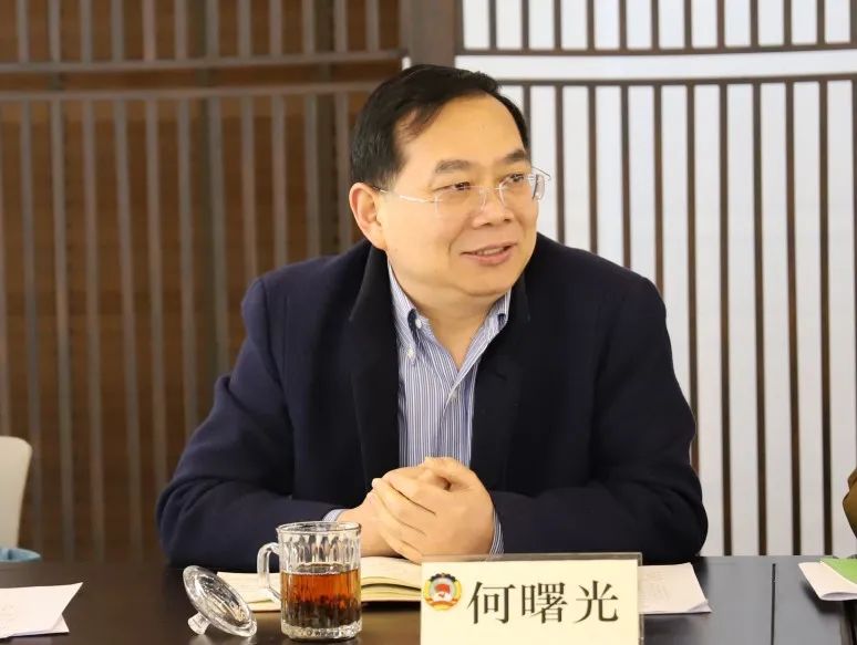 马佩华,何婷婷,张海平,陈超,徐华,区社院院长吴文清出席会议,交流了区