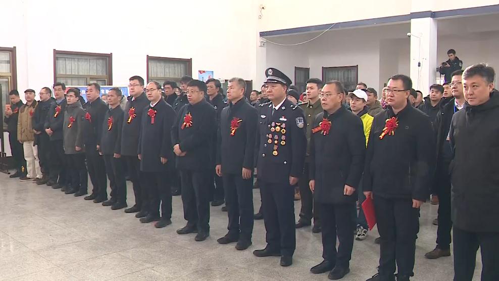 2月18日上午,政法英模题材电影《罗布泊的灯塔》在敦煌雅丹景区派出所