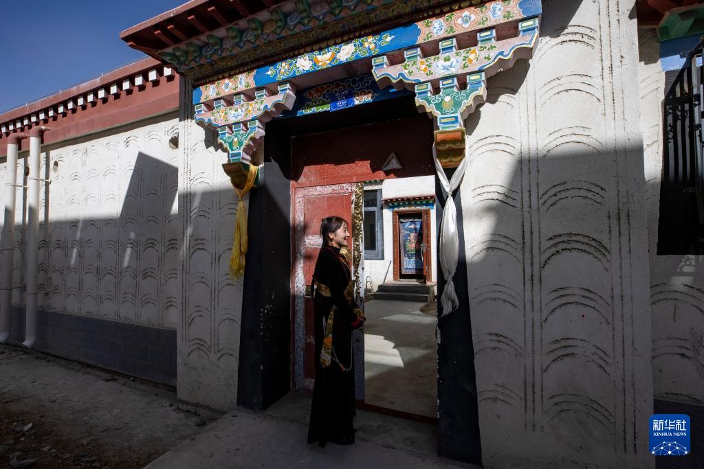 22岁的丹增是一名牧羊姑娘,老家在西藏自治区那曲市尼玛县俄久乡马迁