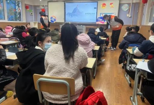 05敬老慰问埋下公益志愿的种子新泾镇未保站联合绿苑小学"优 生境芳香