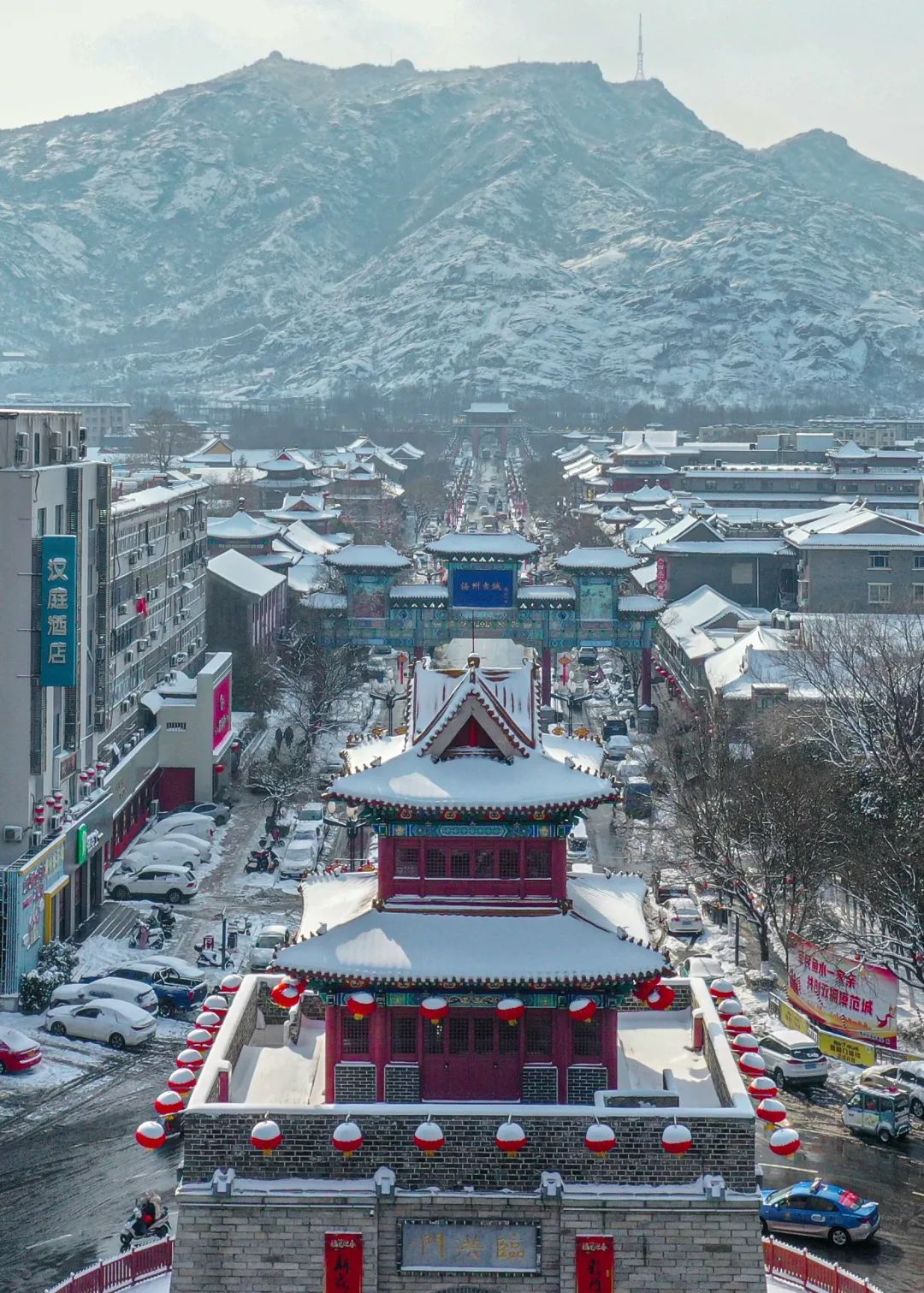 連島景區在陽光下熠熠生輝一朵朵,一叢叢形成晶瑩剔透的霜花滿山植被