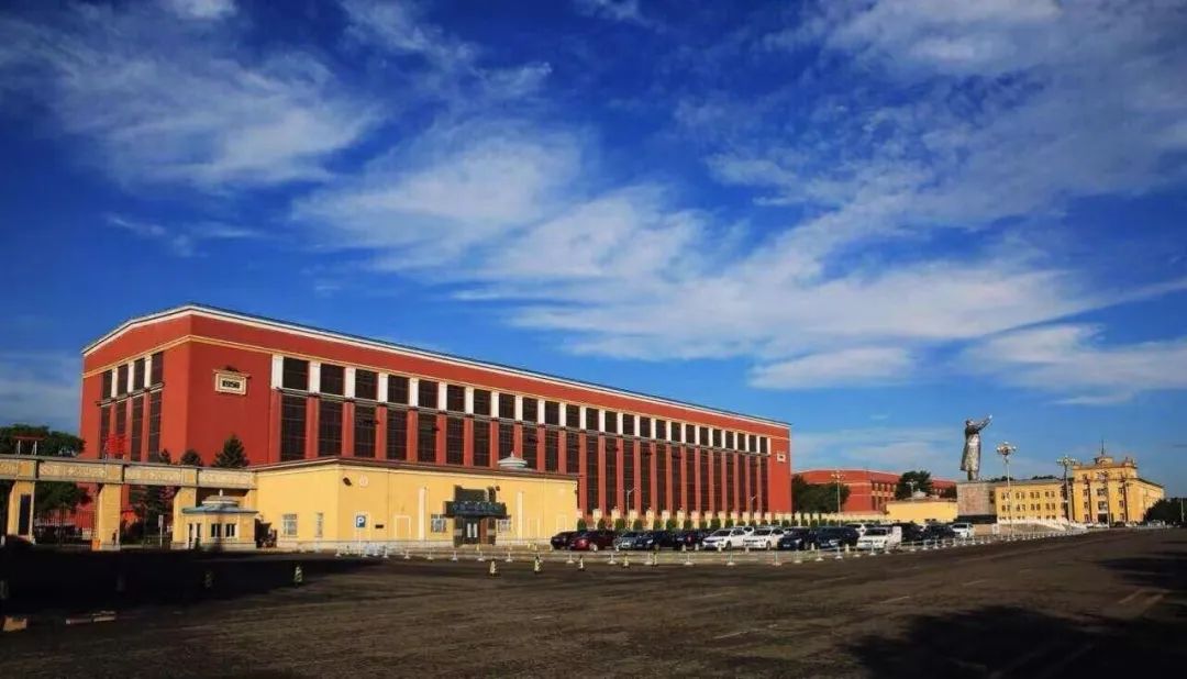 百废待兴,工业救国的思想影响着一代学子,父亲满怀激情报考了天津大学