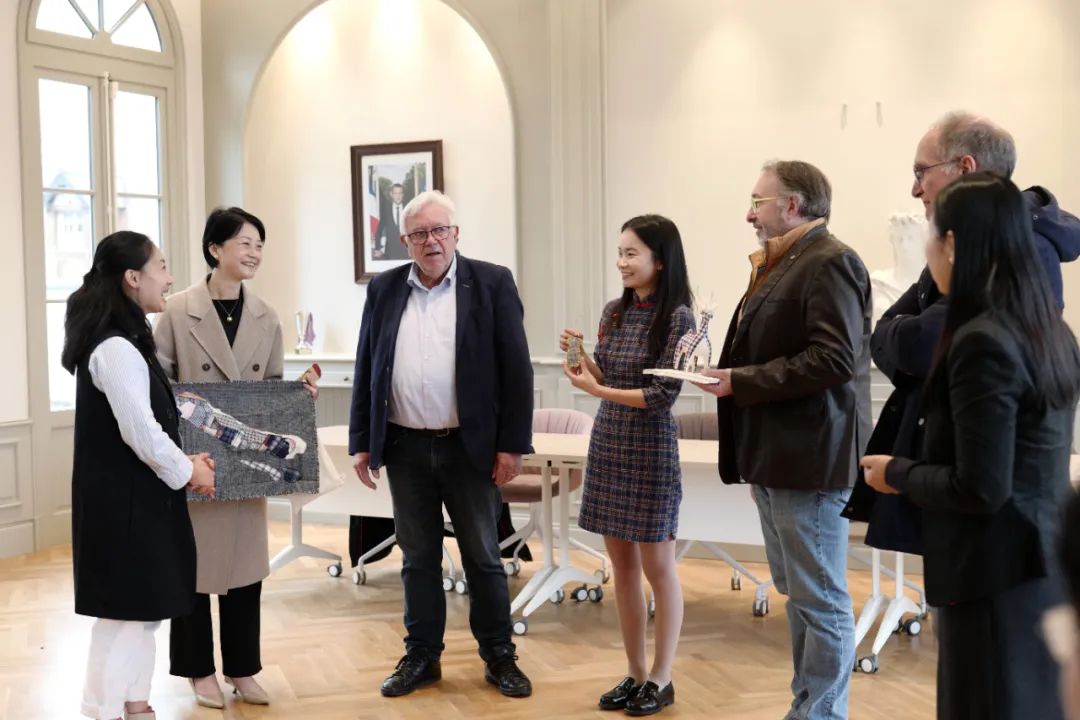 崇明土布"闯荡"法国,外国友人赞不绝口_澎湃号·政务_澎湃新闻-the