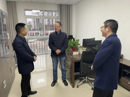 前锋区法院党组书记,院长苟兴全到广安市行政审判中心