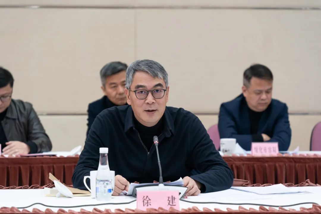 青浦区与临港集团区区合作领导小组(筹)第一次会议暨签约揭牌仪式举行