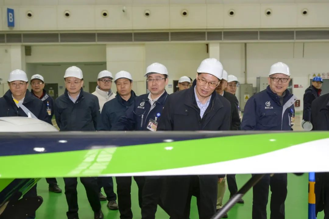 在科技创新中开启龙年新春,郝照平赴在蓉单位调研_澎