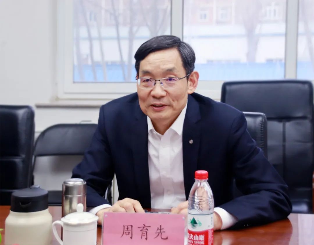 周育先赴晶体院开展调研慰问