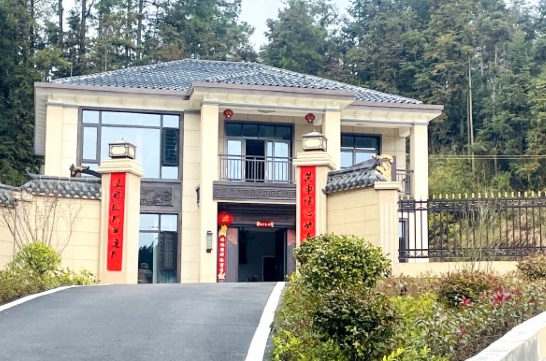 "大城市只适合工作,小地方才适合生活,我就喜欢乡村的山青水秀,喜欢