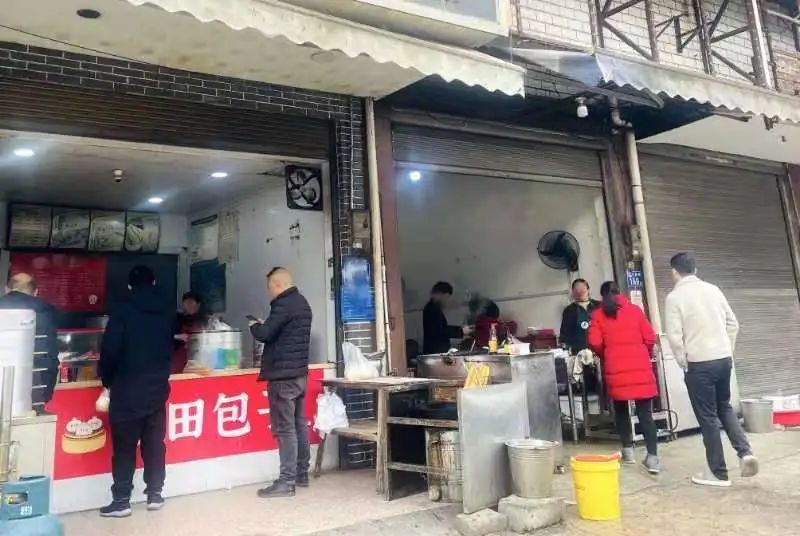 "这份工作不用坐班,只要有网络,在哪都可以做.