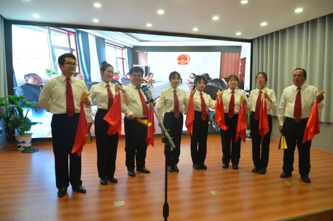 龙行龘龘启新岁逐梦同行谱新篇陵川法院举办2023年度总结表彰暨新春