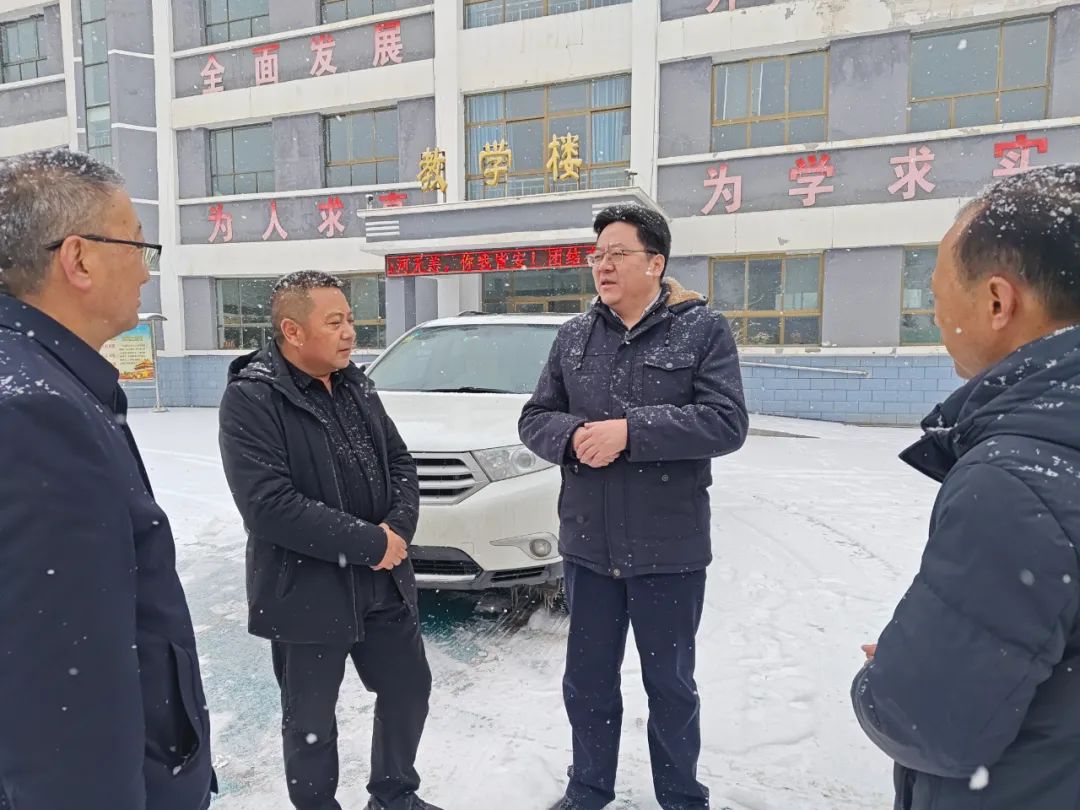 团省委书记董安宁在积石山县召开共青团助力积石山6.