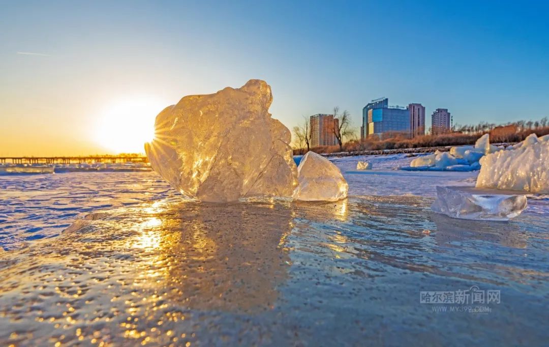 冰城公安提醒: 松花江冰面融化 珍爱生命 远离危险_澎湃号·政务_澎湃