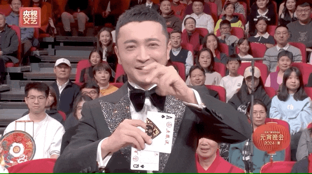 记忆犹新(详情)"小尼的扑克牌没对上"今年春晚小尼把牌对上了根据国际