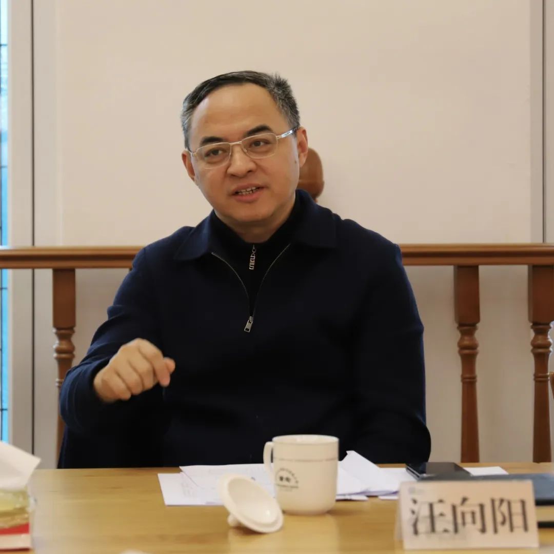 左右滑动查看更多图片区政府党组副书记,副区长汪向阳介绍了区政府