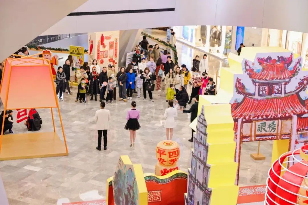 一转眼,这条"龙"又飞到了钱江新城购物热门目的地万象城.