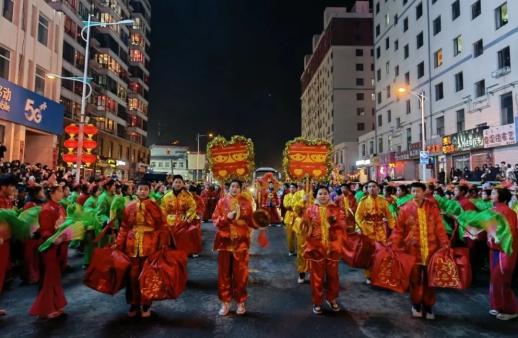 "幸福北疆 团圆青城" | 转旺火扭秧歌 红红火火闹元宵_澎湃号·政务