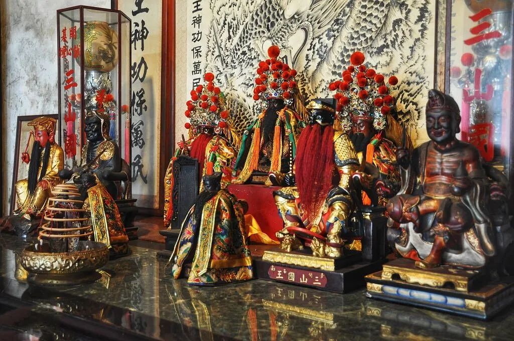 甭管是镇宅驱邪还是升官发财,只有你想不到的,没有关二爷做不到的