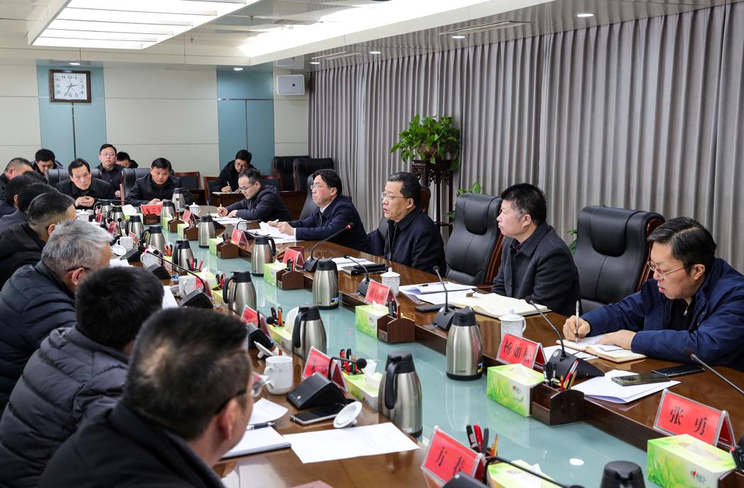 丁纯主持召开亲清有约铜心助企专项行动征求意见座谈会