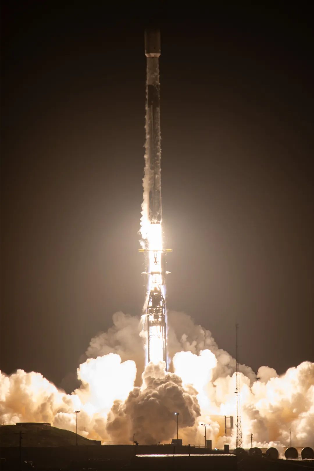 又一枚19手猎鹰九号火箭诞生,发射第140批星链『航天视窗』(784)_澎湃