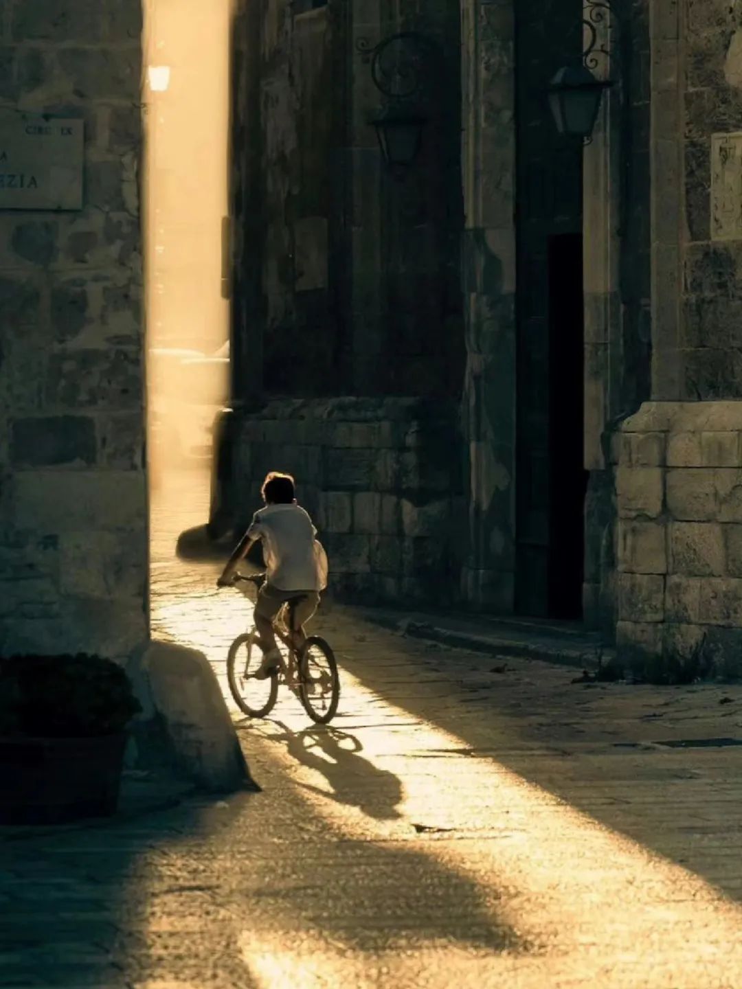 穆旦| 我们是沉默,沉默,又沉默_澎湃号·湃客_澎湃新闻-the paper