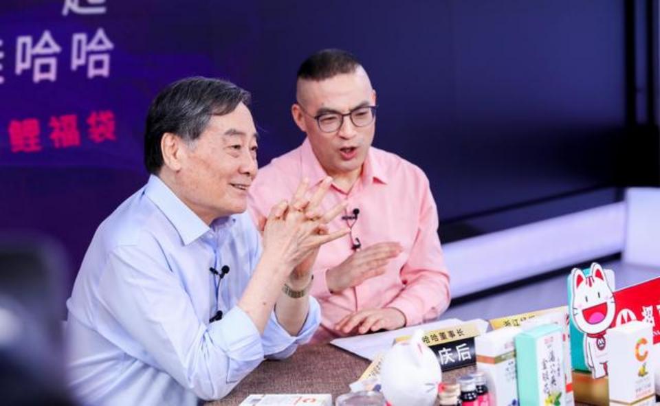 那个38岁还在蹬三轮车的首富走了_澎湃号·湃客_澎湃新闻-the paper