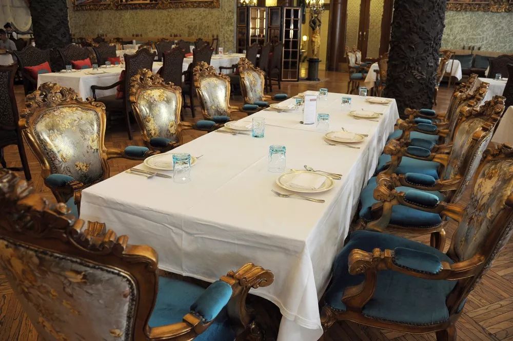 老莫1954年开始营业,最初是为了服务苏联援华专家和驻华外交官员,主要