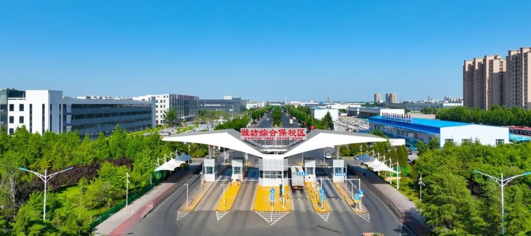 "综合保税区党工委书记王龙堂在接受采访时表示,综